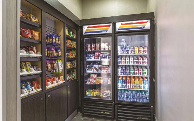 Platinum Inn & Suites Webster