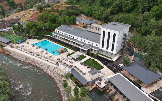 Ugam Michelen Hotel