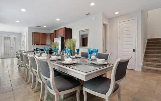 Eight Bedrooms with Pool & Spa 481