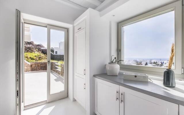 Villa Blue - White by Thea-concept