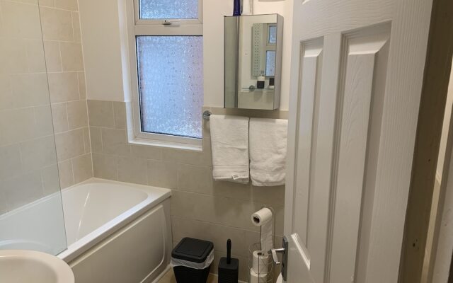 3br-sleeps7-garden-parking