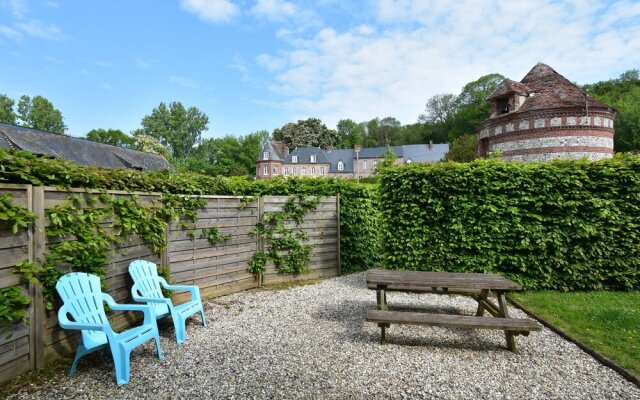 Classic Cottage in Le Bourg-Dun with Garden