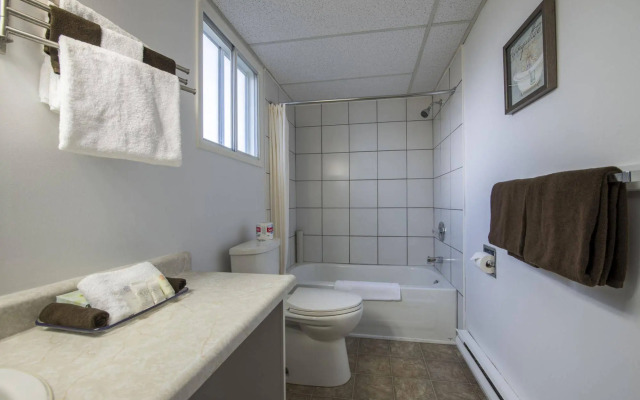 The Maple Leaf Motel Inn Towne