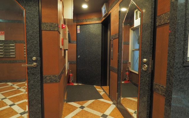 Yeah Room Zeus The Garden