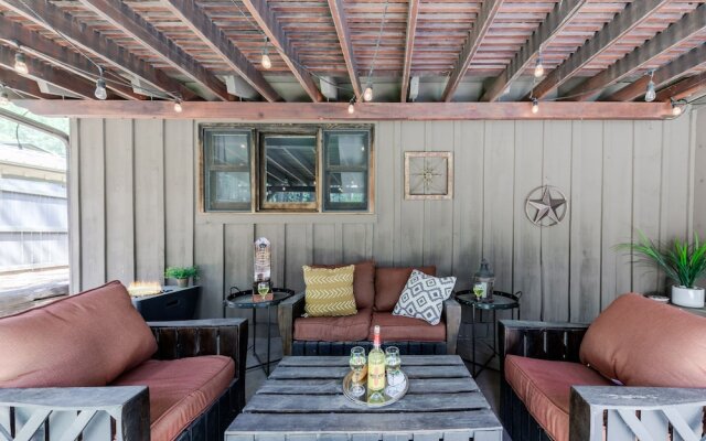 Rustic Pines Retreat