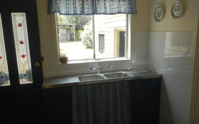 Yarram Cottage: Art and Accommodation – Spa – Yarram