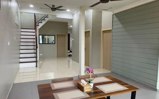 Vistana Indah Homestay