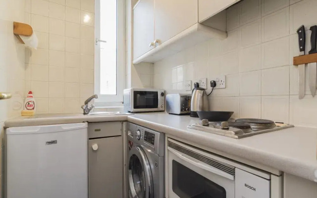 Sloane Avenue Apartment