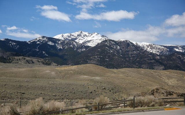 The Roosevelt Hotel - Yellowstone