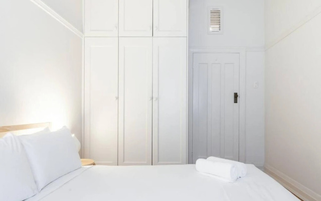 Spacious Art Deco Apartment in Darlinghurst