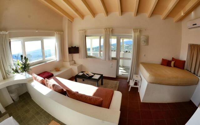 Golden Sea View Suites