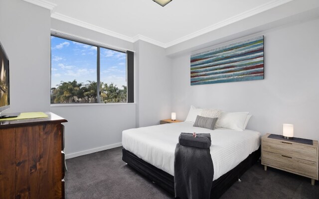 Lakeside Waterfront Apartment 18