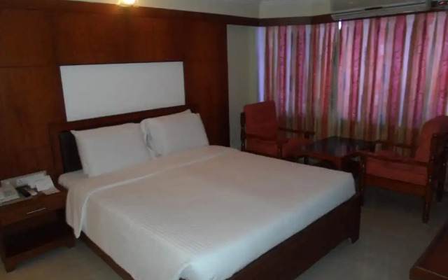 Hotel PLR Grand