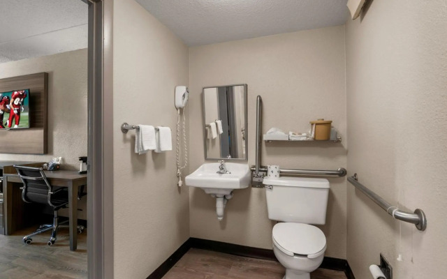 Red Roof Inn Enfield