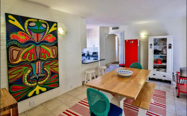 32 Akrotiri - Families only