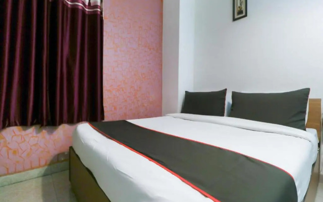 OYO Townhouse 447 Hotel Teg Royal