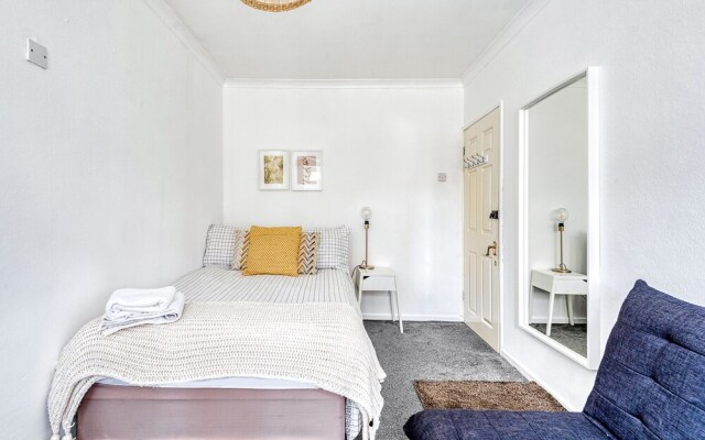 Spacious 3 Bedroom Garden House
