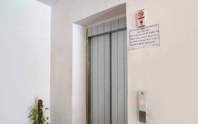 FabHotel Santosh Palace