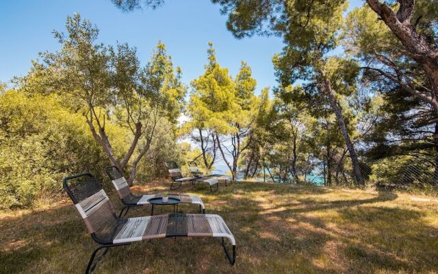 Pefkon Suites