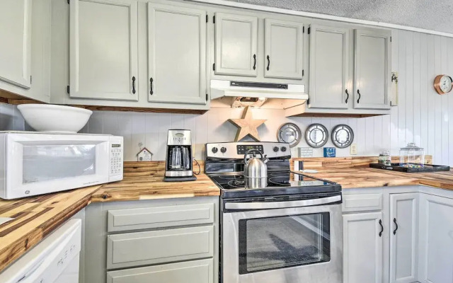 Hatteras-style Salvo Home - Walk to Shore!