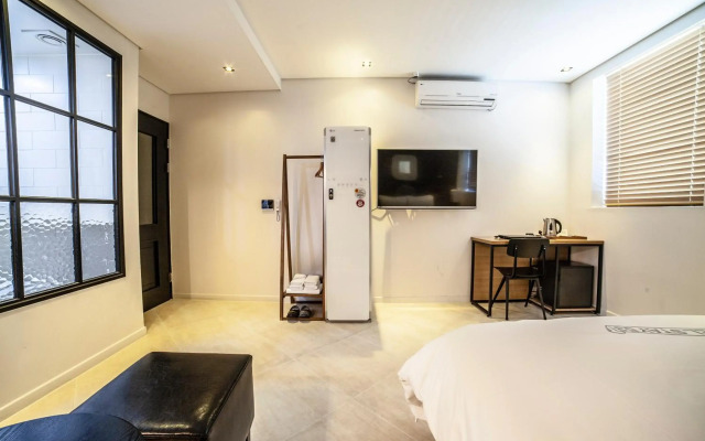 Hotel Stay 53
