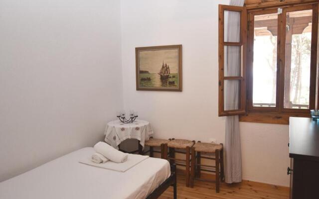 Squirrel Beach Front Villa, Metamorfosi