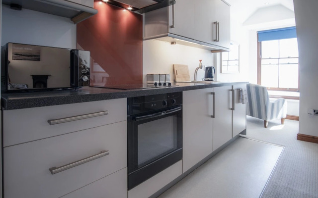 The Nest - 1 Bedroom Apartment - Tenby