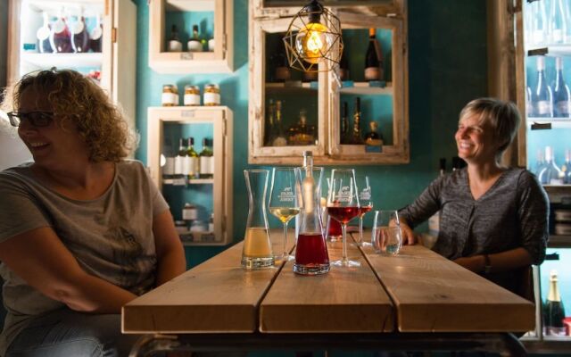 Weinbar Und Hotel Fahraway