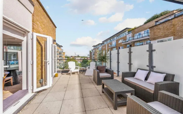 Anchor Penthouse Retreat in London