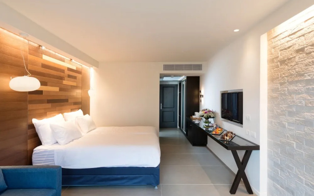 Shefayim Hotel