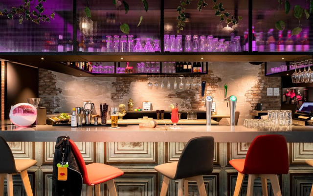 Moxy the Hague