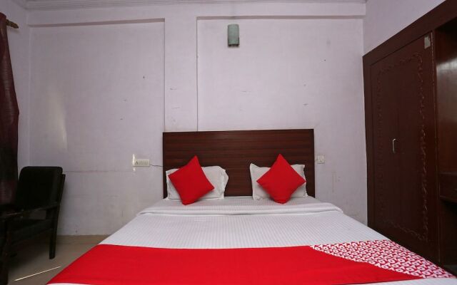 OYO 35366 Hotel Shiv Murti