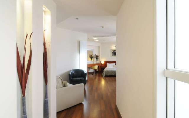 Dorian Inn Hotel
