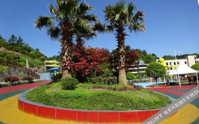 Xiangzhigou Maple Valley Holiday Hotel