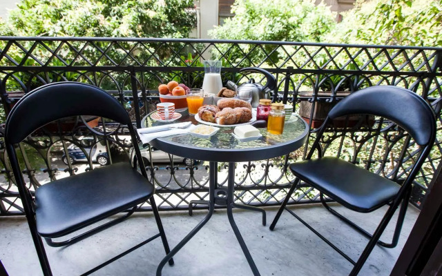 Travellers Photo Home