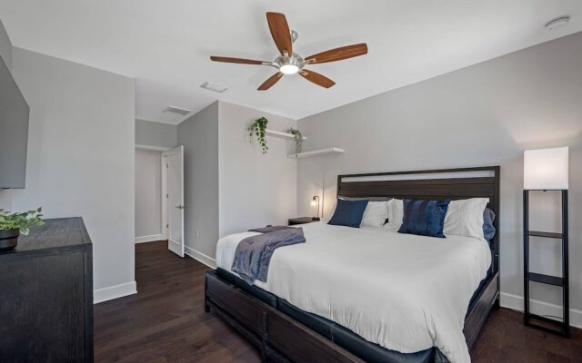 Luxury Tampa Home w/ Pool, Jacuzzi & Amenities