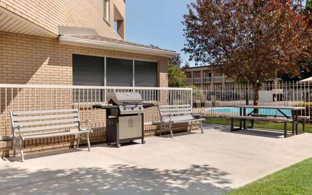 Super 8 by Wyndham Windsor/Dougall