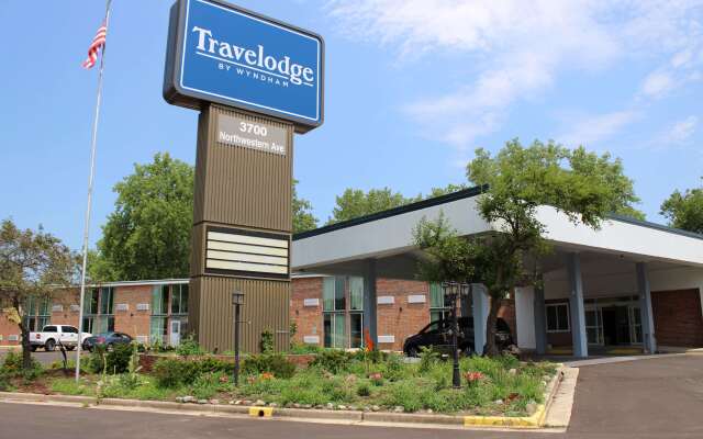 Travelodge by Wyndham Water's Edge Hotel - Racine