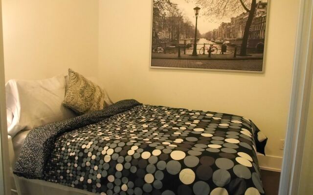 Beautifully 1BR Condo at the Waterfront