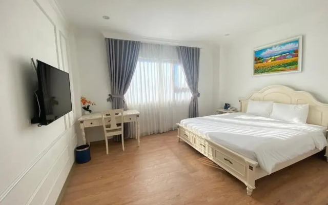 Luxe Paradise Suites Dich Vong Hau