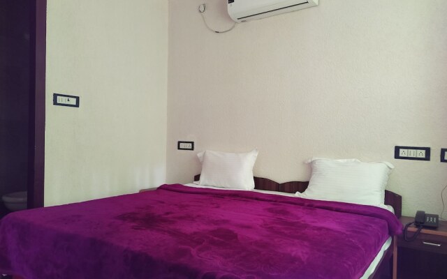 Hotel The Raja Palace