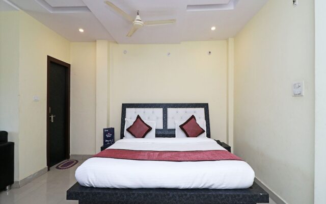 OYO 11572 Hotel Radha Regent