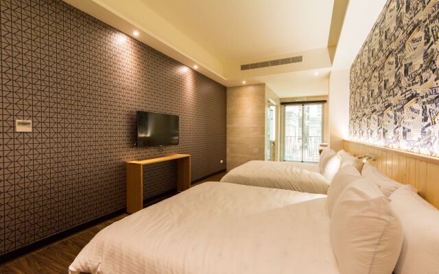 Treehouse Hostels