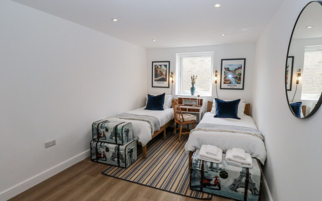 Canal View Apartment