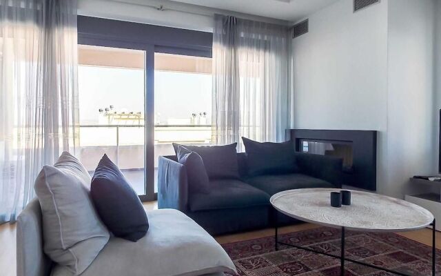 Stylish 2 Bedroom Apartment Spectacular Sea View