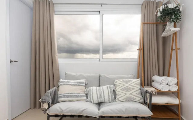 The Farallon Beach Condo by Acomodo