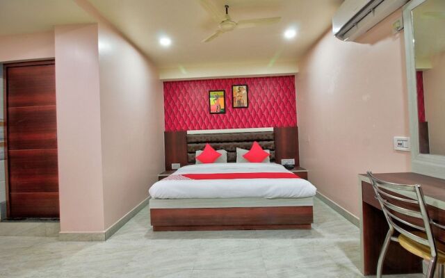 OYO 24872 Hotel Golden Fiesta
