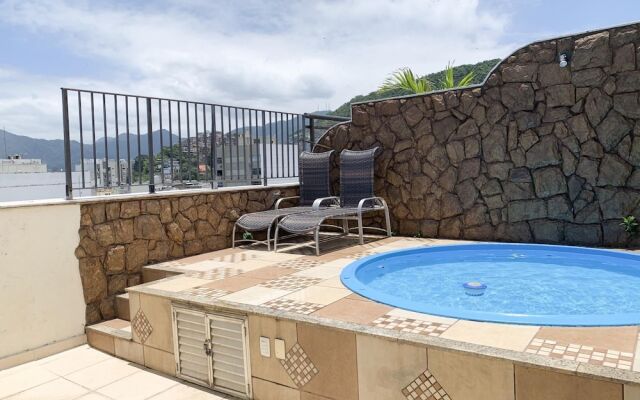 Pineapples F1106 Copacabana Penthouse and Pool