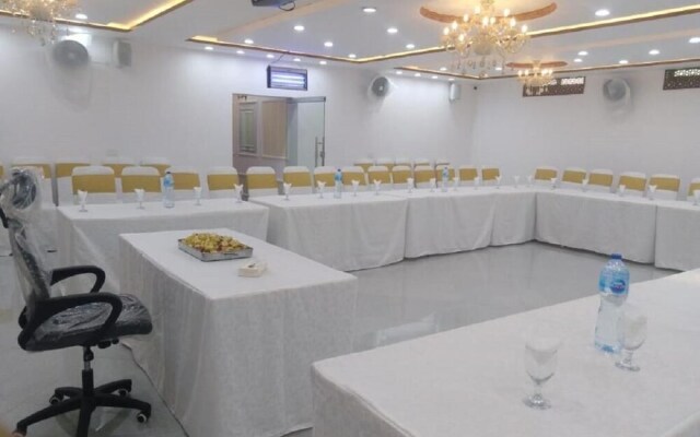 Shanze Hotel And Suites