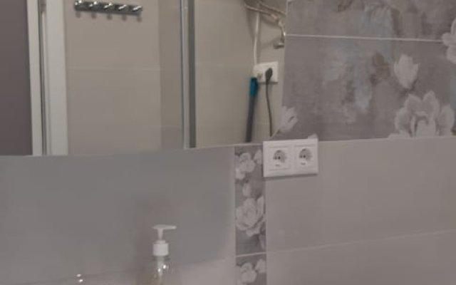 Nizhneimeretinskya apt 22